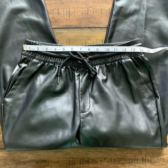 Faux Leather Cropped Pants Size L - Picture 7 of 8
